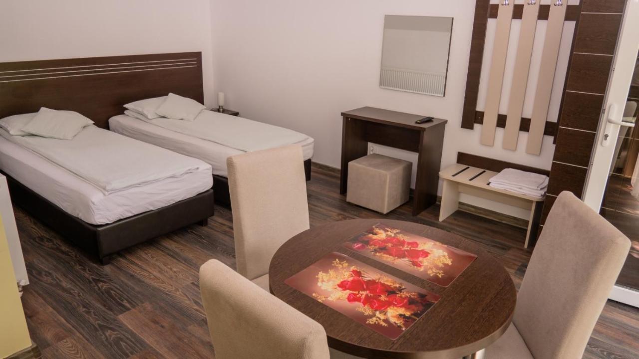 Casa Horea Дева Екстериор снимка