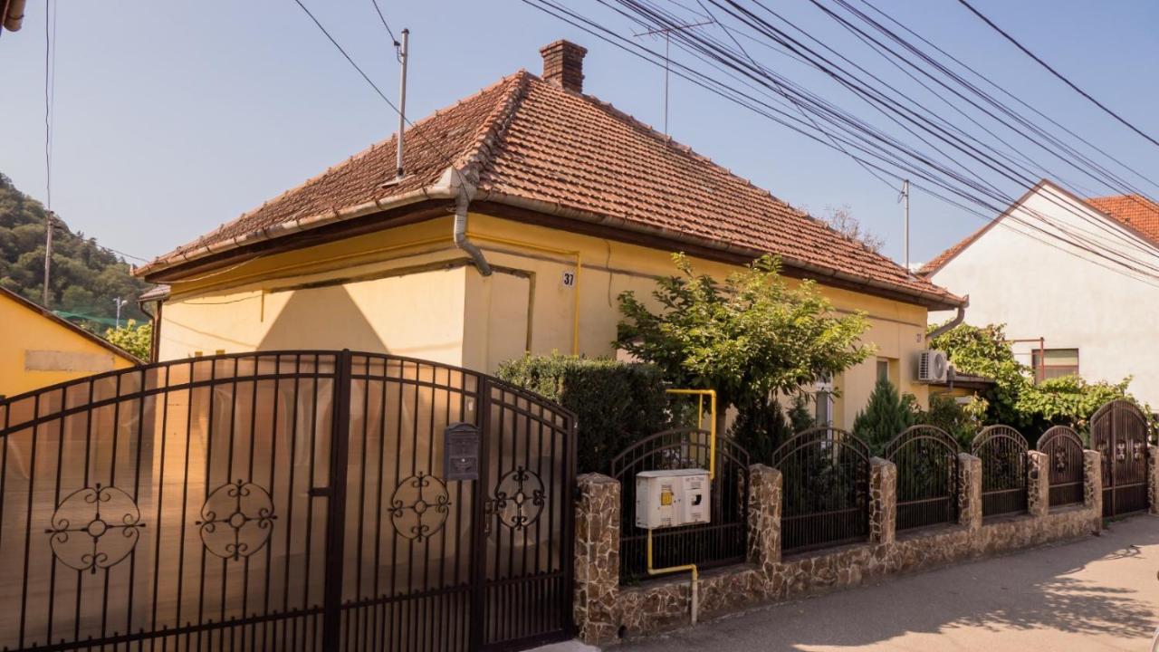 Casa Horea Дева Екстериор снимка